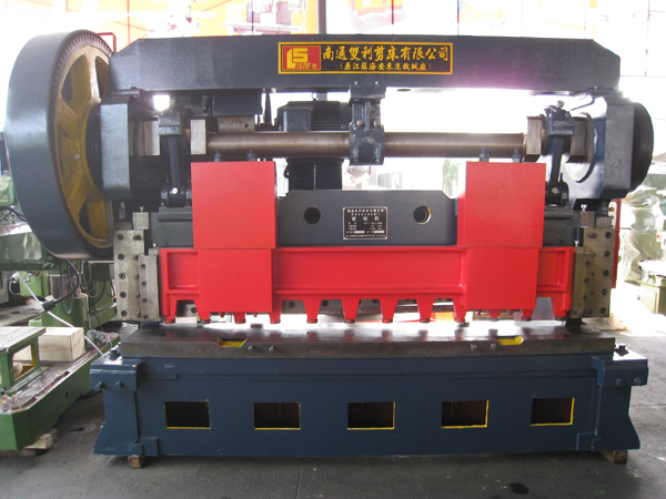 Q11-16×2500機(jī)械剪板機(jī)