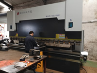WE67K-160x400電液伺服數(shù)控折彎?rùn)C(jī)